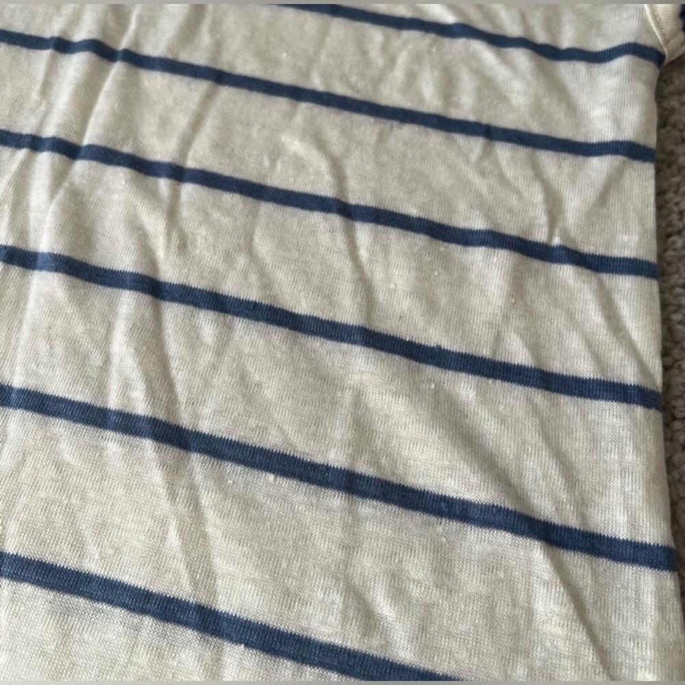 Chaser - Linen Blend Strappy Shoulder Cap
Sleeve Top - Medium - Picture 2 of 8